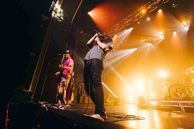 Hot Mulligan playing live
